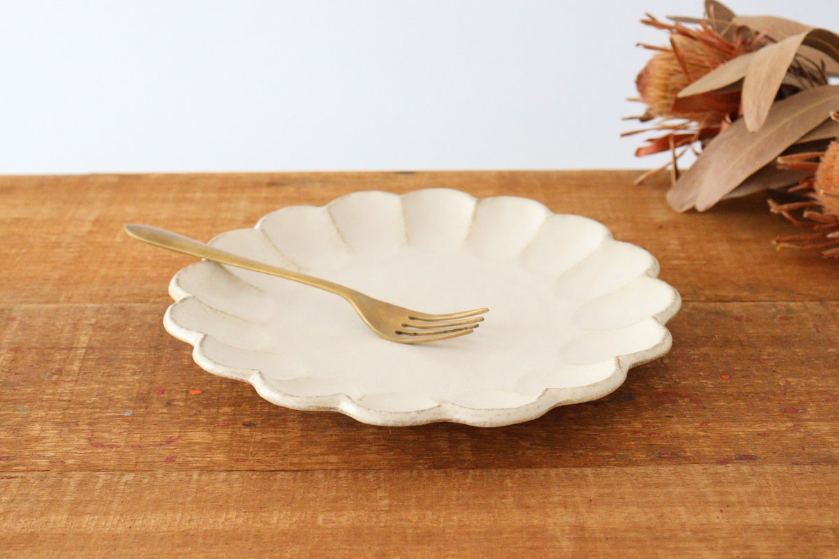 Chrysanthemum Shape Plate White 24cm/9.6in | Mino Ware