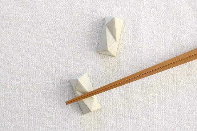 Chamfered Chopstick Rest White | Hashioki Mino Ware