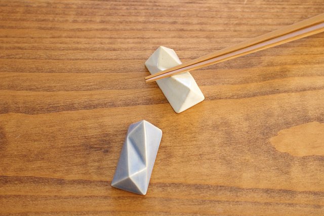 Chamfered Chopstick Rest White | Hashioki Mino Ware