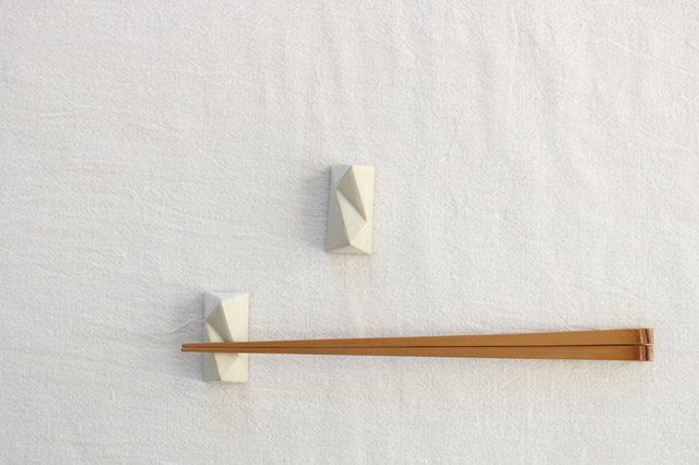 Chamfered Chopstick Rest White | Hashioki Mino Ware