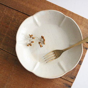 Furutani Seitosho Flower-shaped Shallow Bowl White Large | Serving Bowl-TOP