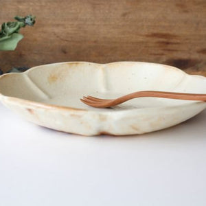 Furutani Seitosho Flower-shaped Shallow Bowl White Large | Serving Bowl-Detail2