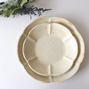 Furutani Seitosho Flower-shaped Shallow Bowl White Large | Serving Bowl-Detail11