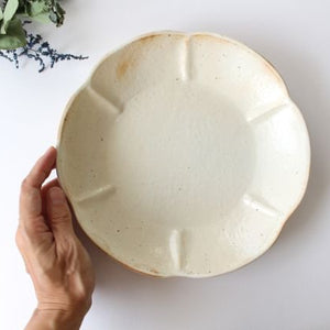 Furutani Seitosho Flower-shaped Shallow Bowl White Large | Serving Bowl-Detail4