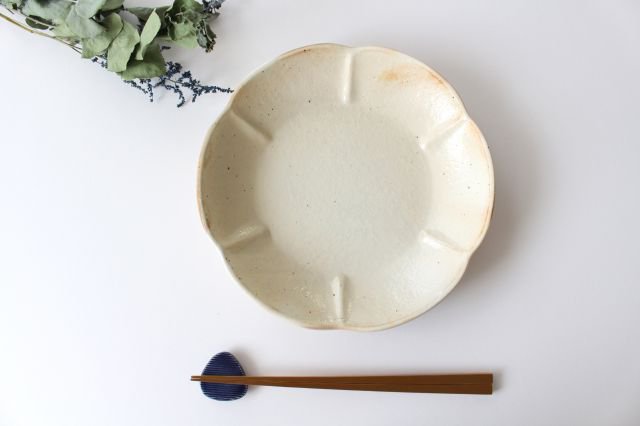 Furutani Seitosho Flower-shaped Shallow Bowl White Large | Serving Bowl-Detail6