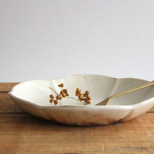Furutani Seitosho Flower-shaped Shallow Bowl White Large | Serving Bowl-Detail8