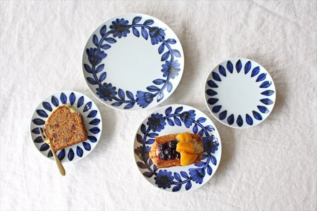 Round Plate Navy Daisy 18cm/7.1in | Hasami Ware