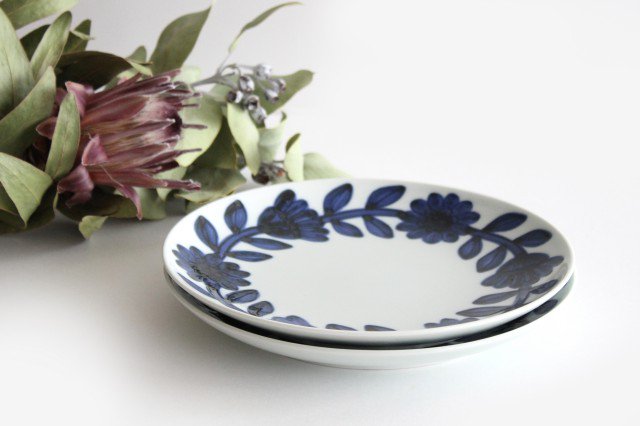 Round Plate Navy Daisy 22cm/8.6in | Hasami Ware