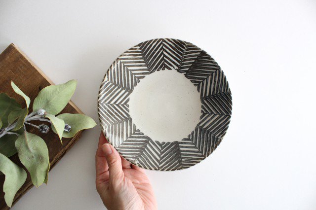 ORIME Round Plate Herringbone Brown 18cm/7.1in | Hasami Ware
