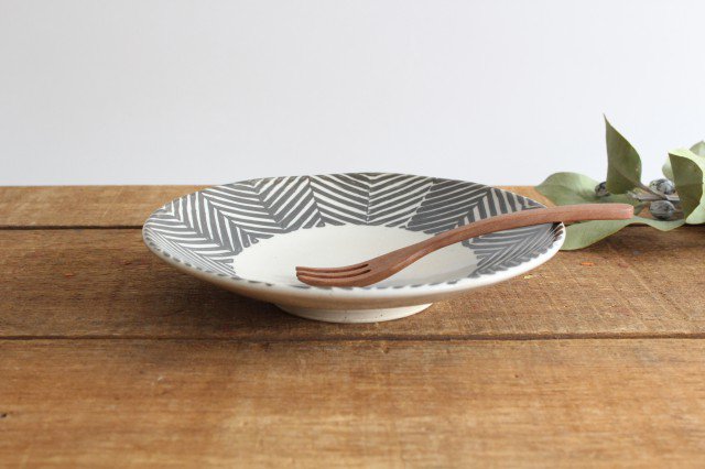 ORIME Round Plate Herringbone Brown 18cm/7.1in | Hasami Ware