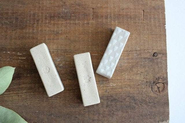 ORIME Chopstick Rest Pique White | Hashioki Hasami Ware