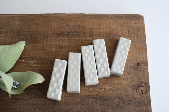 ORIME Chopstick Rest Pique White | Hashioki Hasami Ware