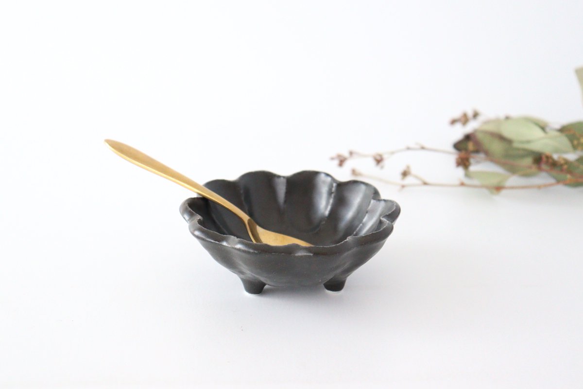 Small Bowl Black Chrysanthemum 9cm/3.5in | Kobachi Mino Ware