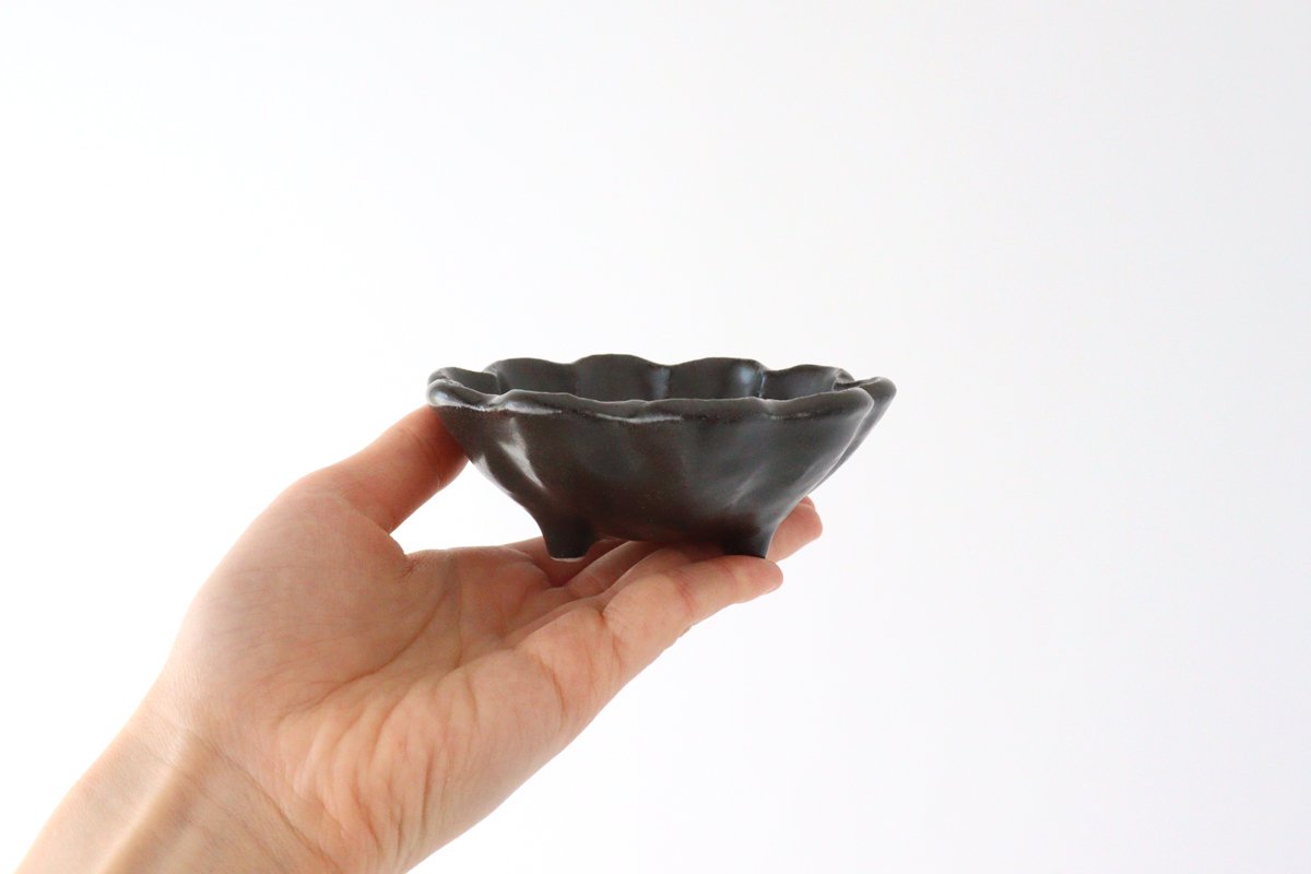 Small Bowl Black Chrysanthemum 9cm/3.5in | Kobachi Mino Ware