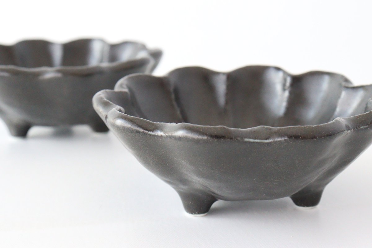 Small Bowl Black Chrysanthemum 9cm/3.5in | Kobachi Mino Ware