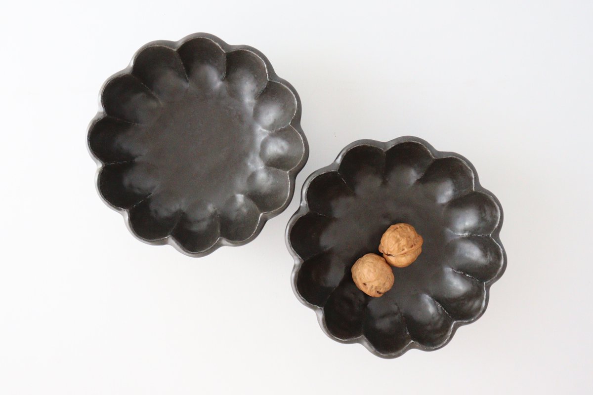 Chrysanthemum-shaped Bowl Black 18cm/7.1in | Serving Bowl Mino Ware