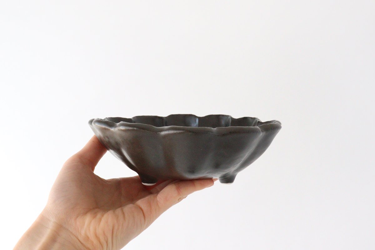 Chrysanthemum-shaped Bowl Black 18cm/7.1in | Serving Bowl Mino Ware