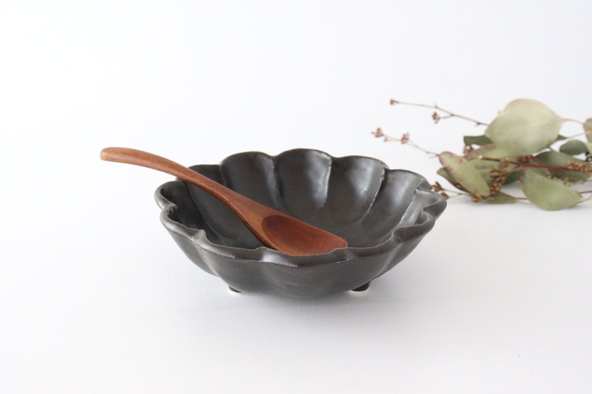Chrysanthemum-shaped Bowl Black 18cm/7.1in | Serving Bowl Mino Ware