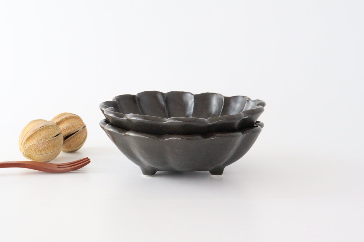 Chrysanthemum-shaped Bowl Black 18cm/7.1in | Serving Bowl Mino Ware