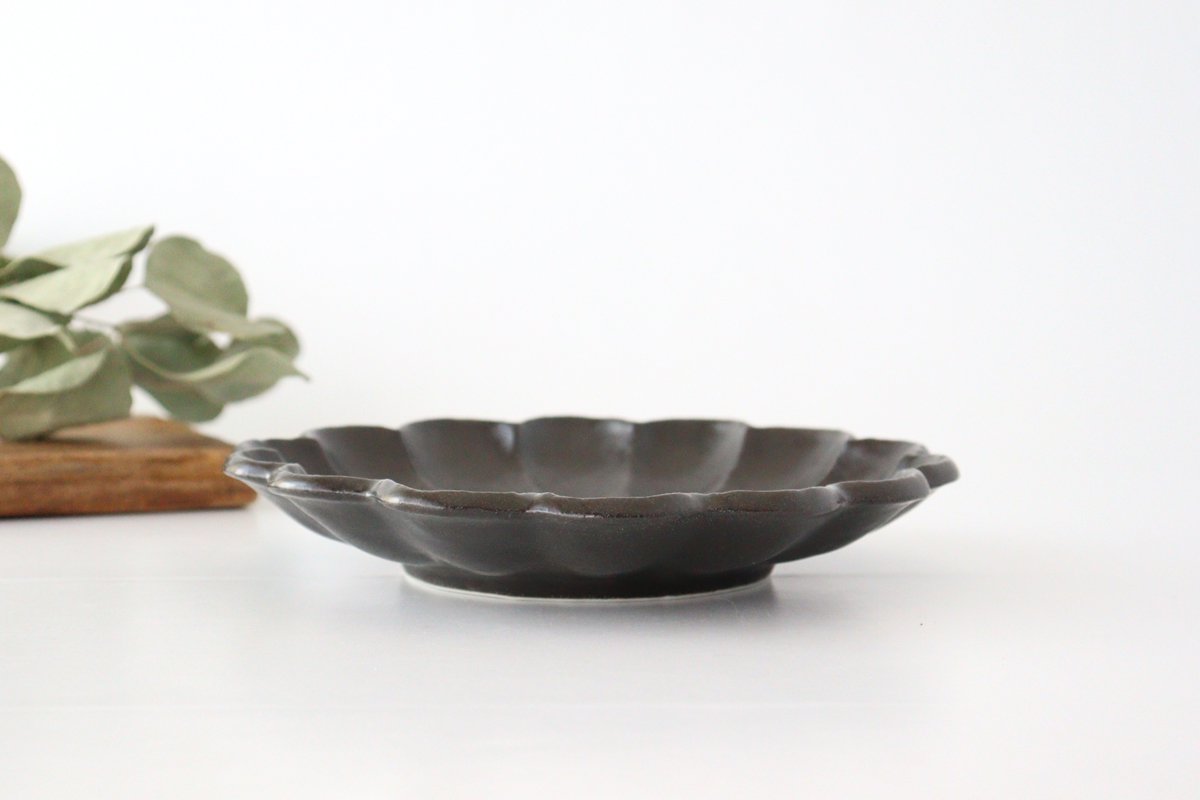 Chrysanthemum Shape Plate Black 21cm/8.3in | Mino Ware