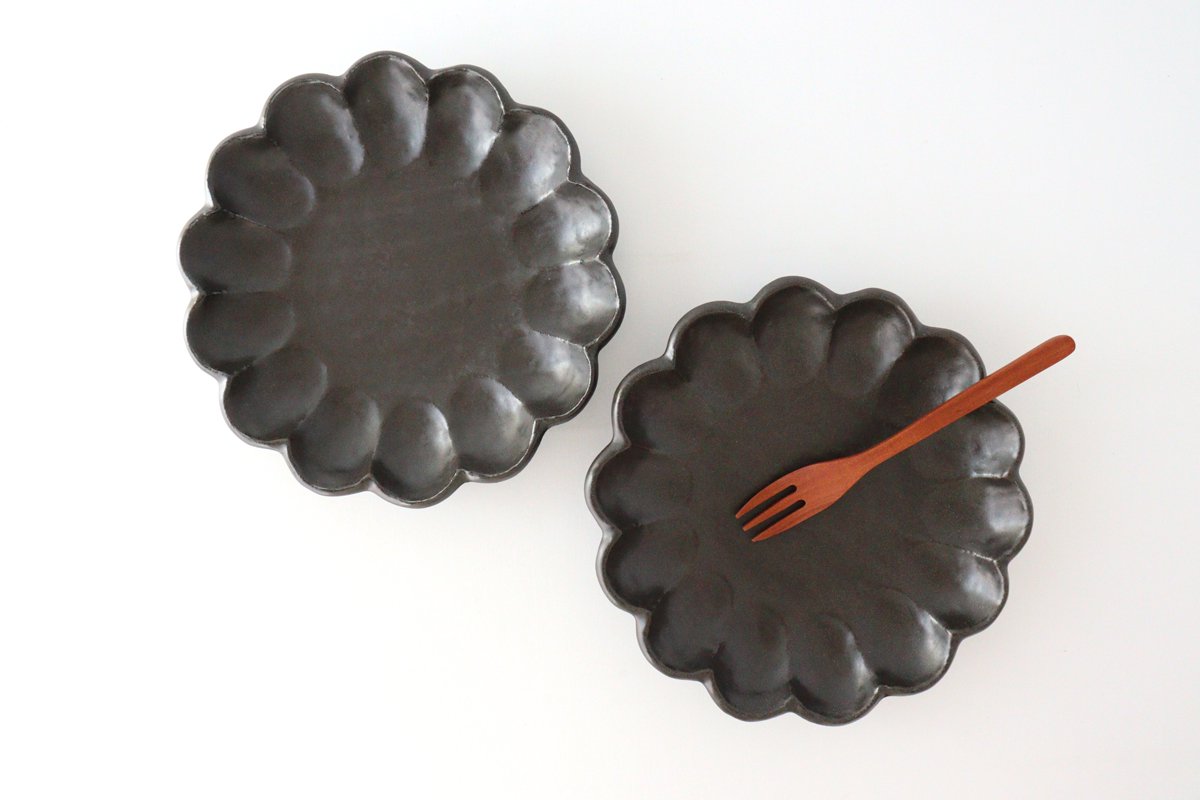 Chrysanthemum Shape Plate Black 21cm/8.3in | Mino Ware