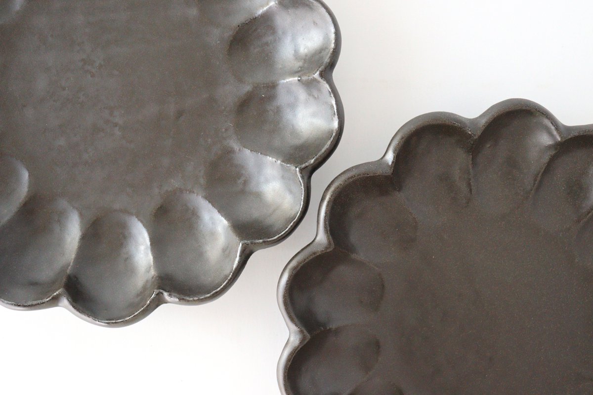 Chrysanthemum Shape Plate Black 21cm/8.3in | Mino Ware