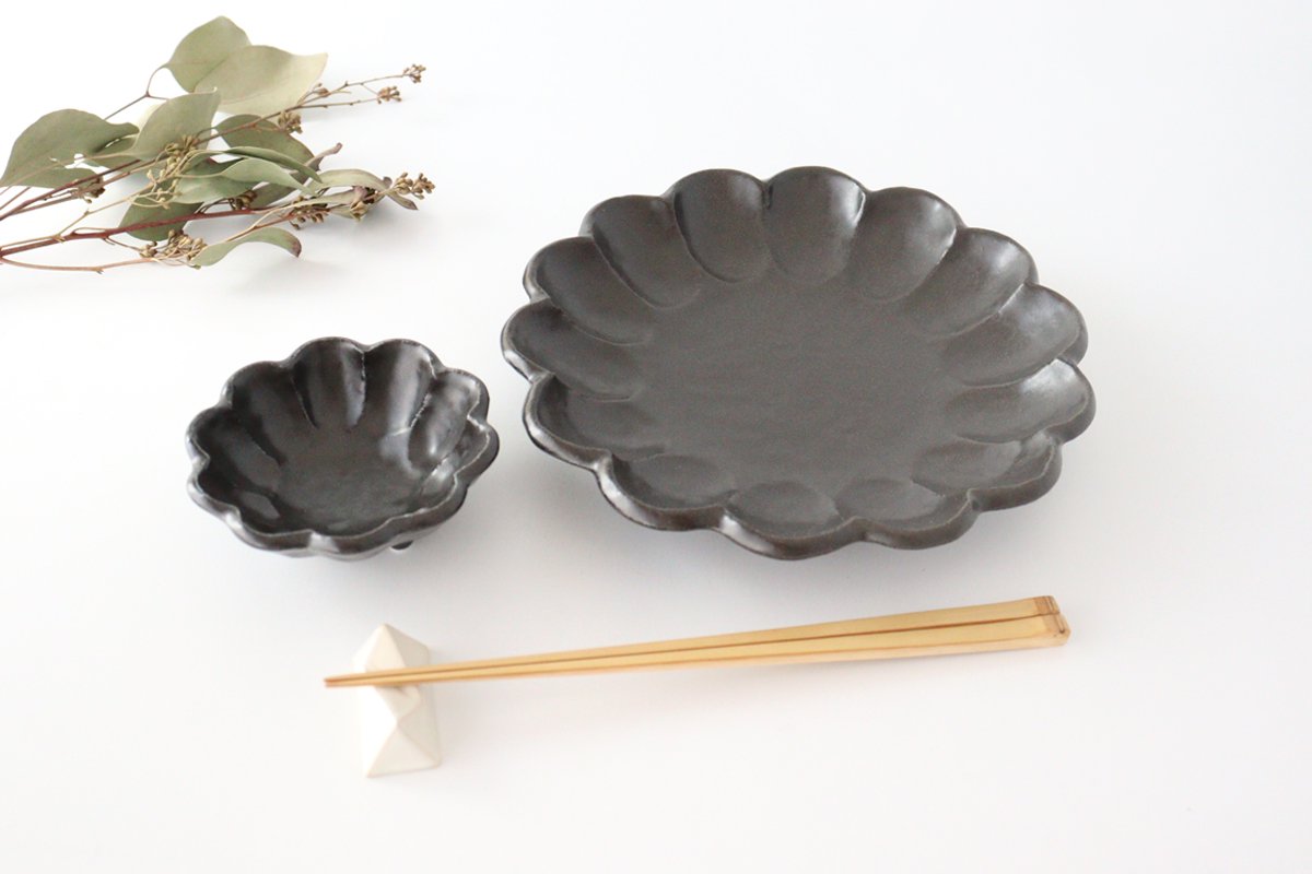 Chrysanthemum Shape Plate Black 21cm/8.3in | Mino Ware