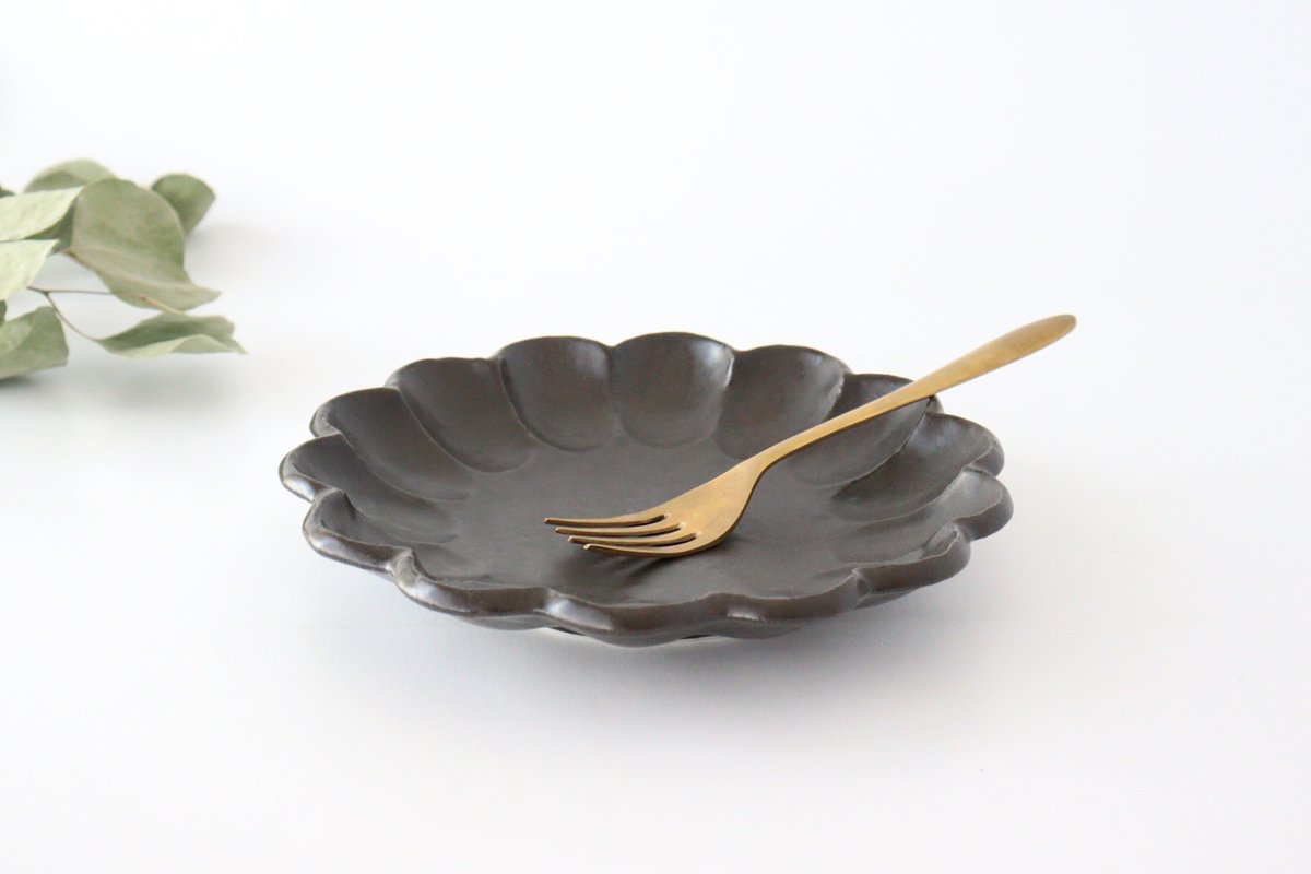 Chrysanthemum Shape Plate Black 21cm/8.3in | Mino Ware