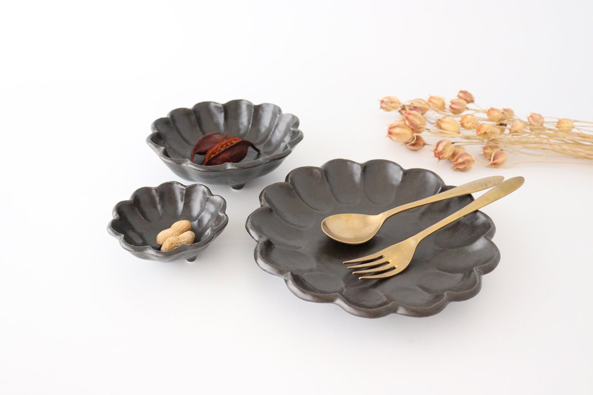 Chrysanthemum Shape Plate Black 21cm/8.3in | Mino Ware