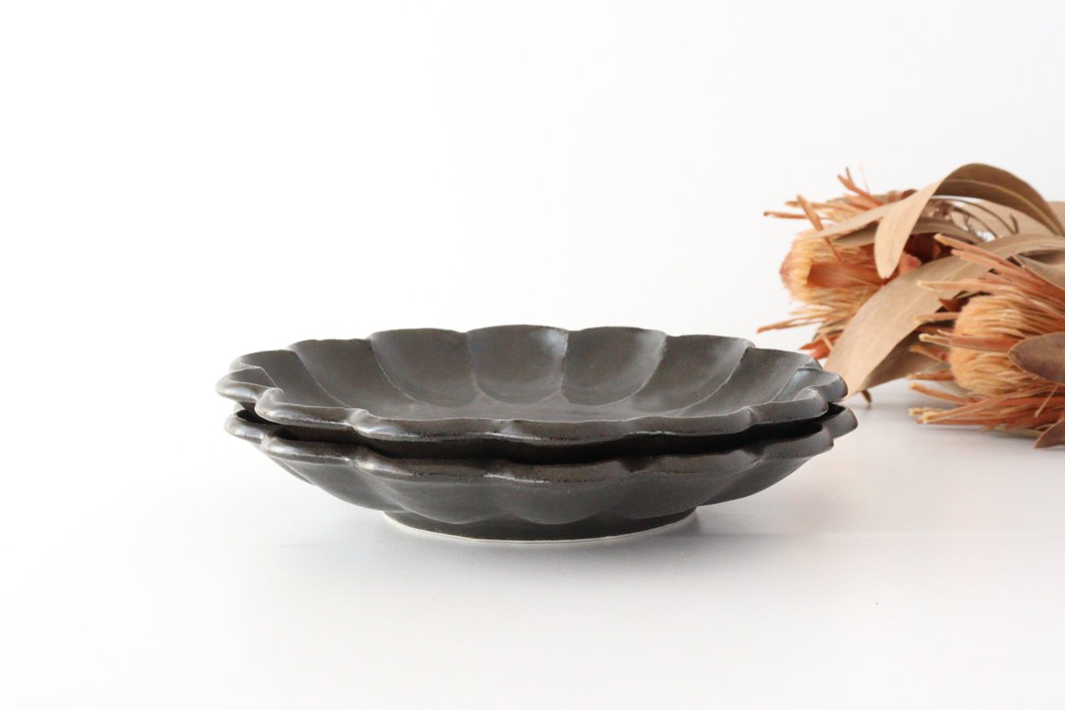 Chrysanthemum Shape Plate Black 21cm/8.3in | Mino Ware