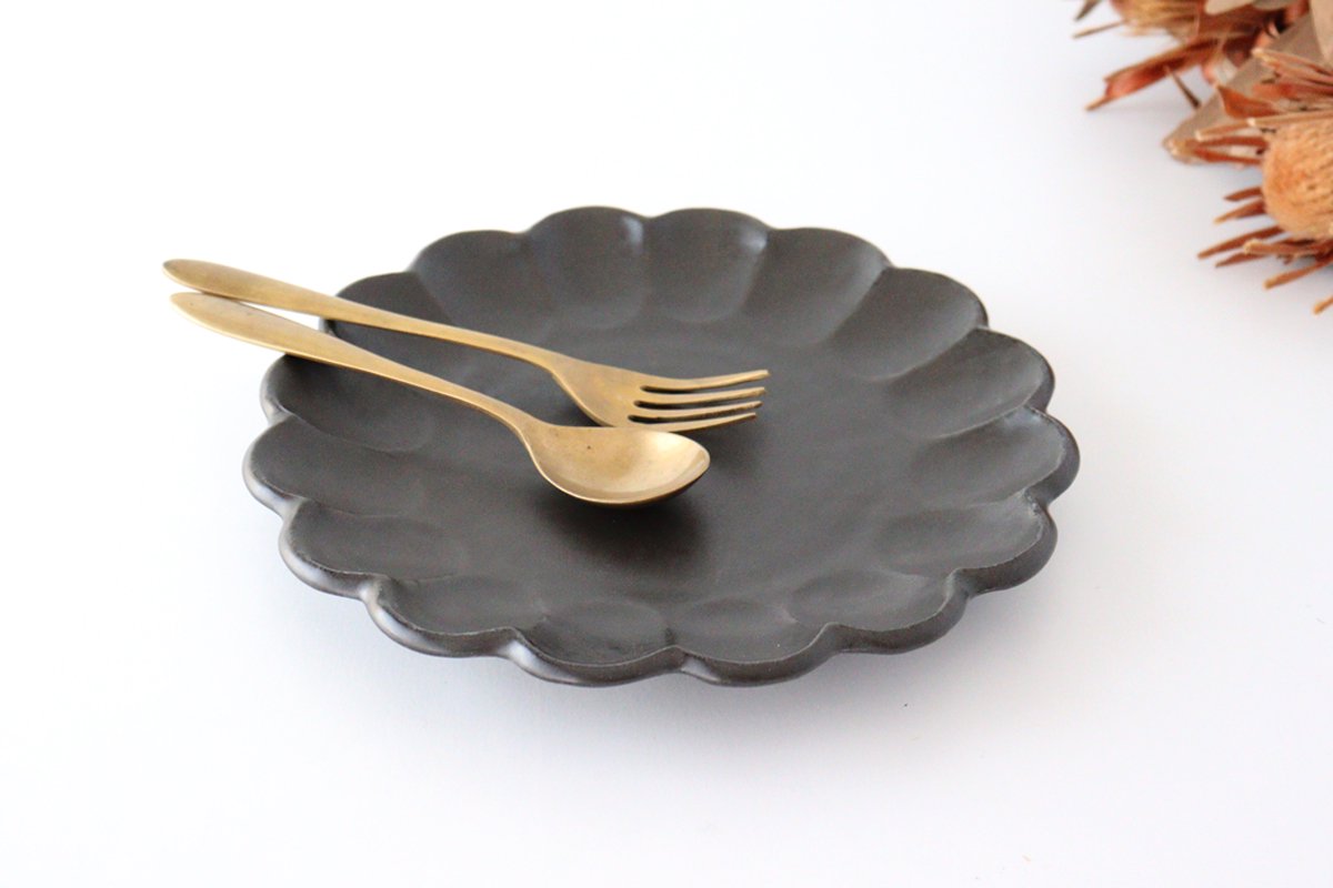 Chrysanthemum Shape Plate Black 24cm/9.4in | Mino Ware