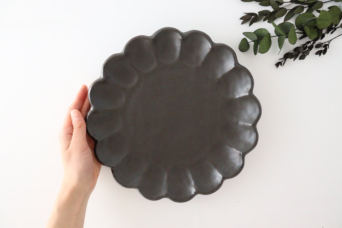 Chrysanthemum Shape Plate Black 24cm/9.4in | Mino Ware