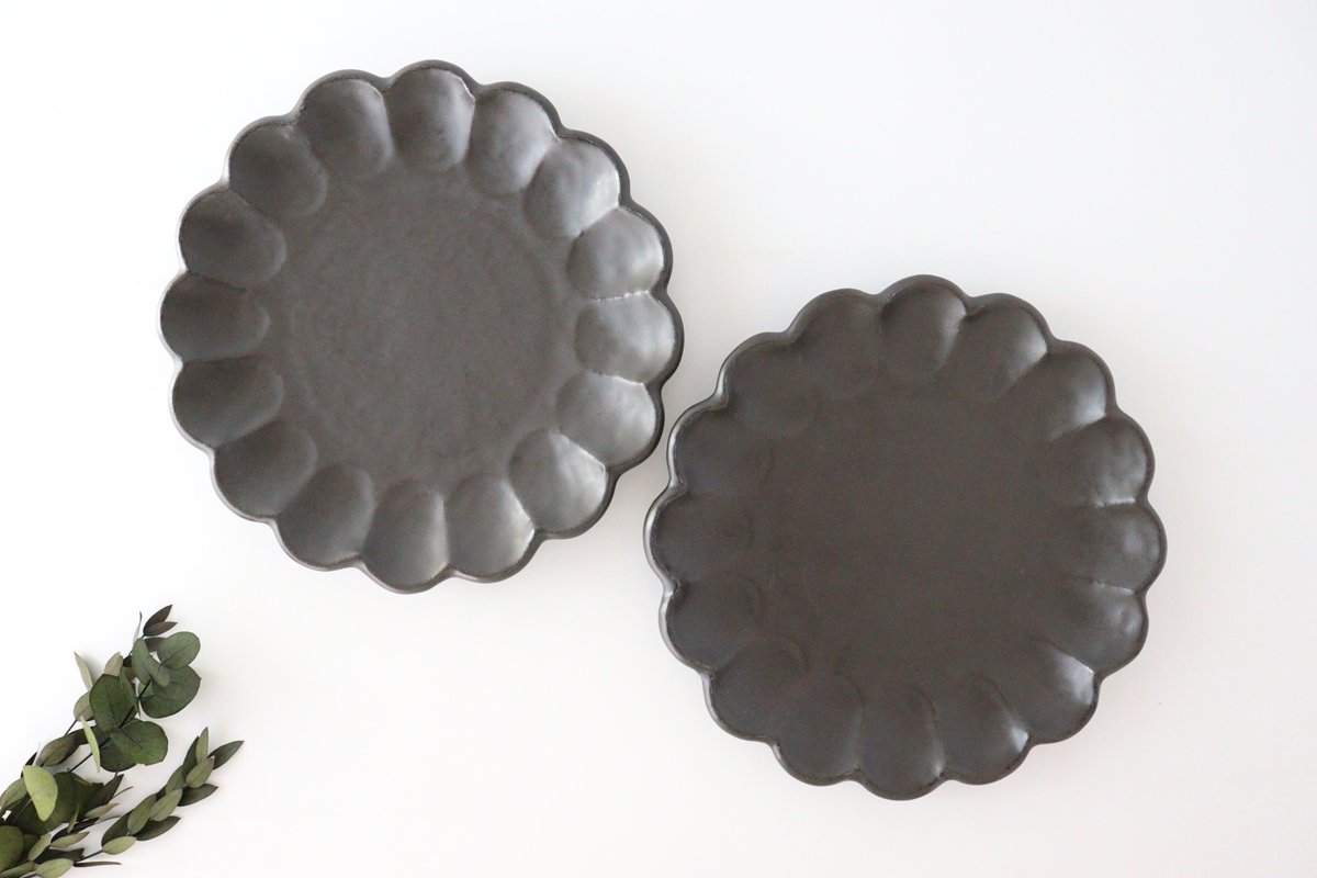 Chrysanthemum Shape Plate Black 24cm/9.4in | Mino Ware