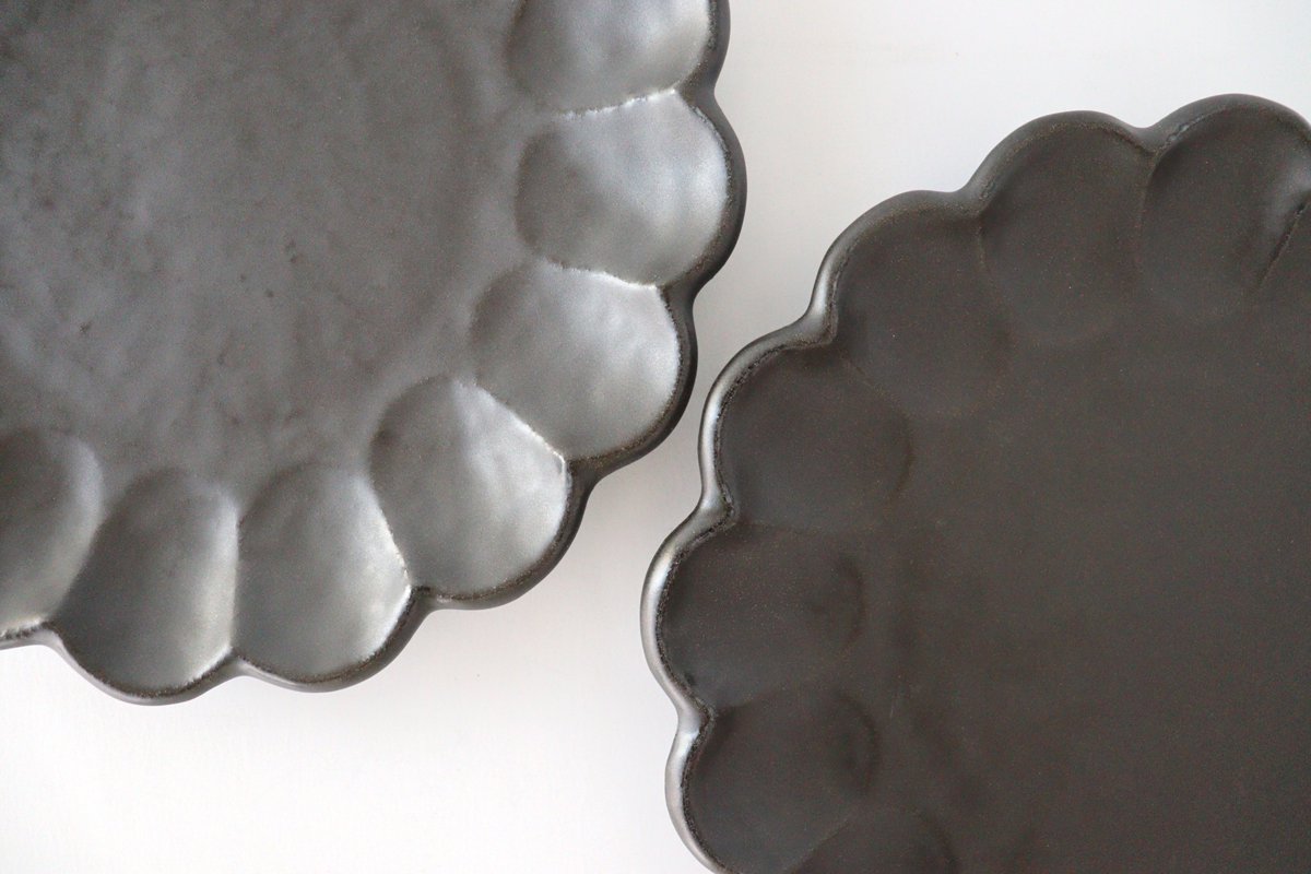 Chrysanthemum Shape Plate Black 24cm/9.4in | Mino Ware