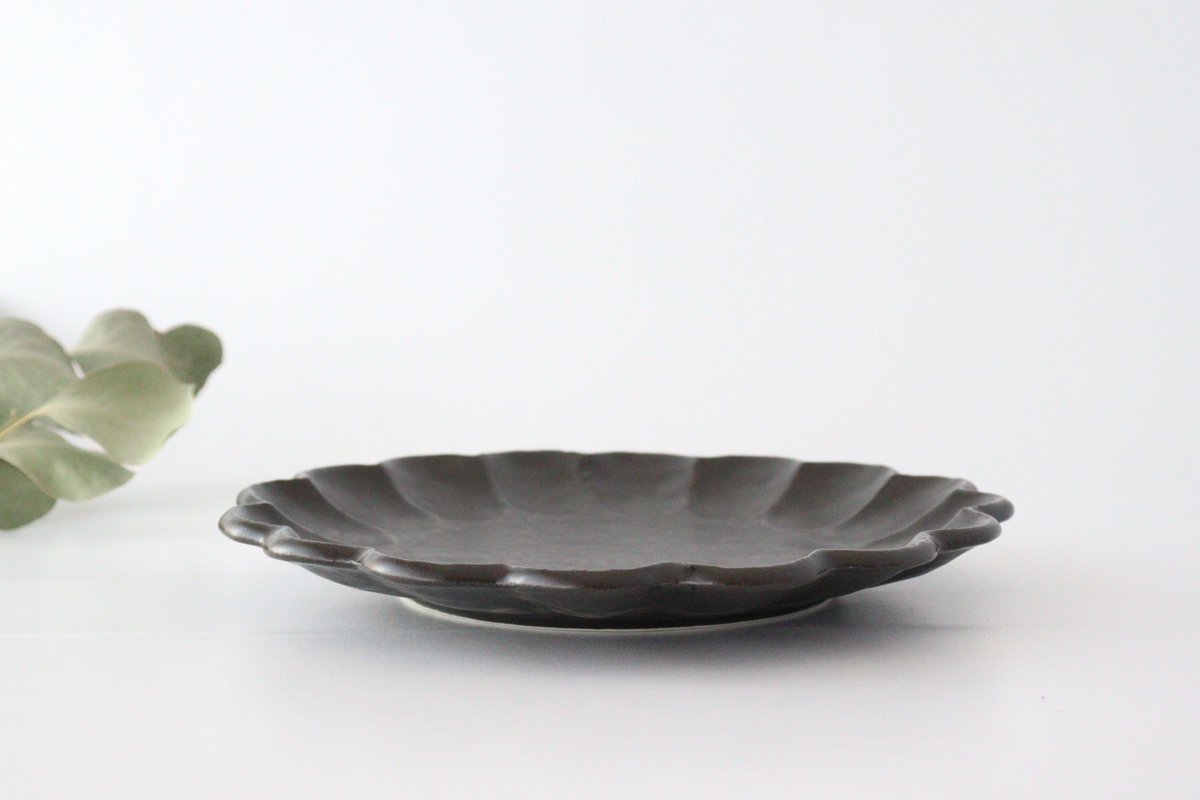 Chrysanthemum Shape Plate Black 24cm/9.4in | Mino Ware