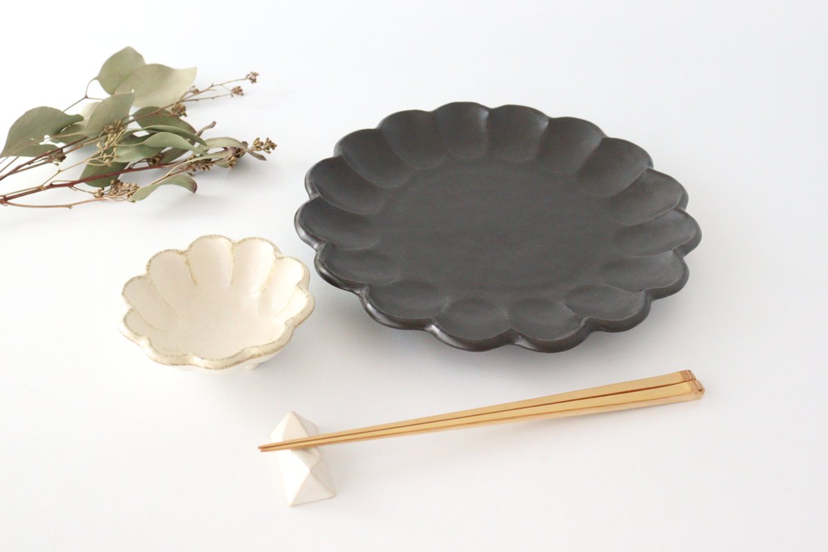 Chrysanthemum Shape Plate Black 24cm/9.4in | Mino Ware