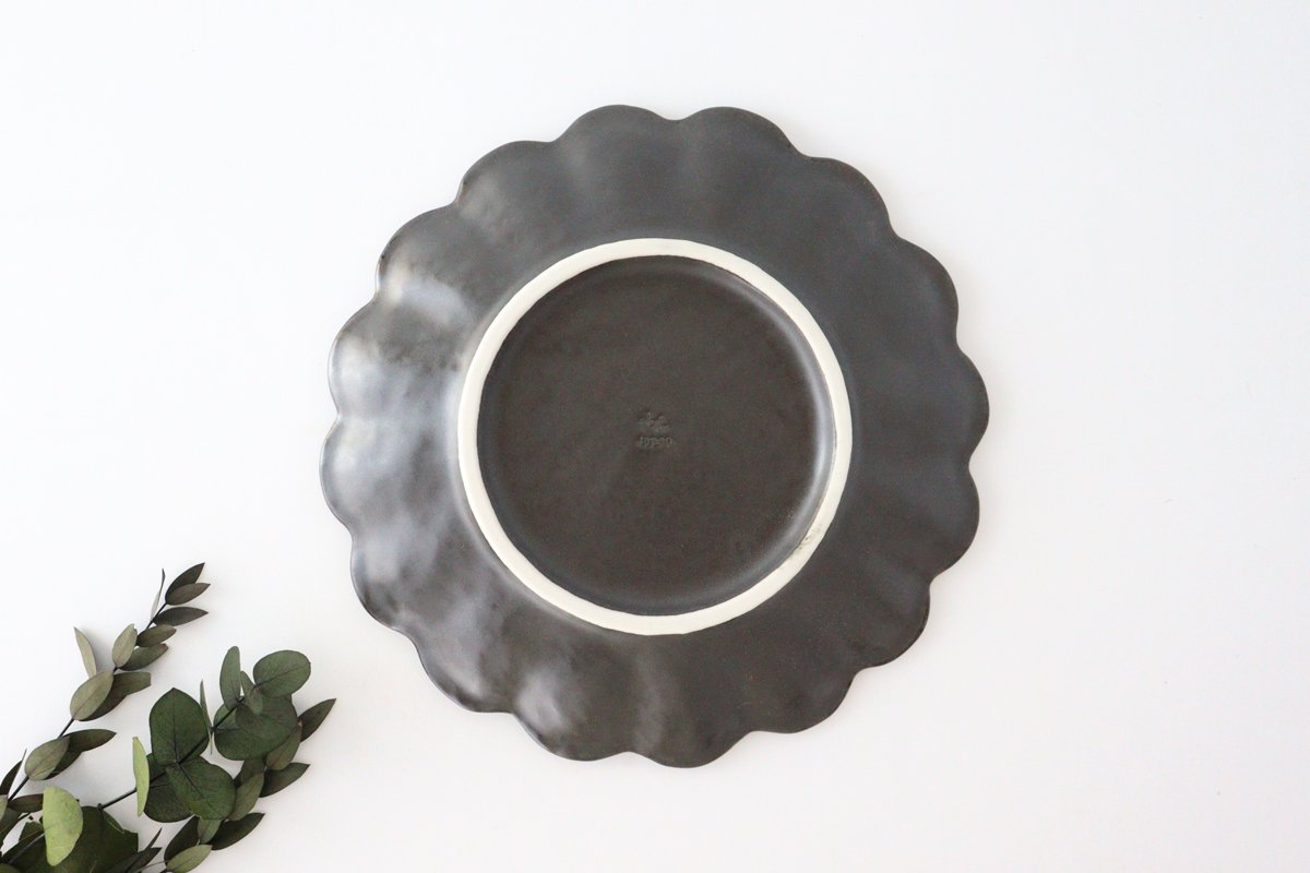 Chrysanthemum Shape Plate Black 24cm/9.4in | Mino Ware