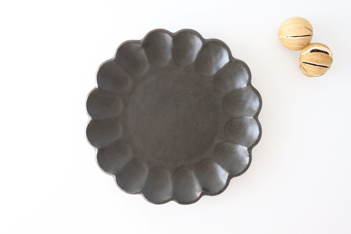 Chrysanthemum Shape Plate Black 24cm/9.4in | Mino Ware