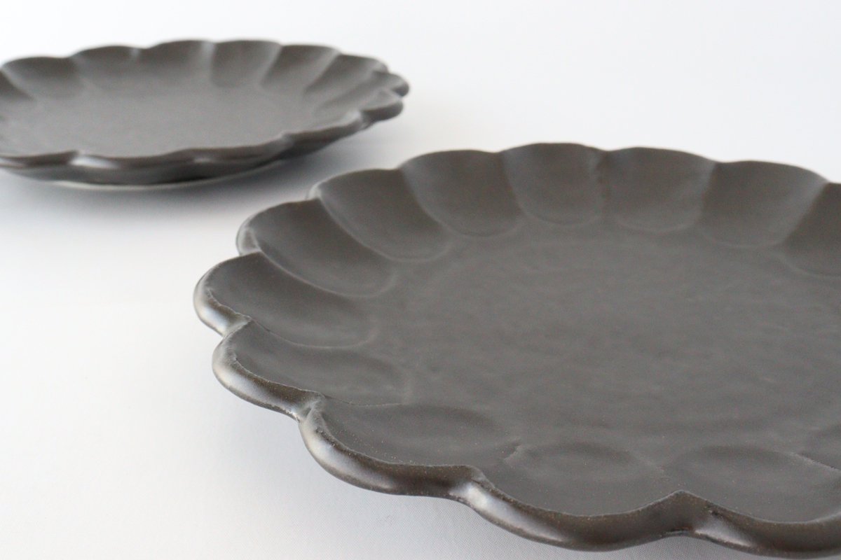 Chrysanthemum Shape Plate Black 24cm/9.4in | Mino Ware