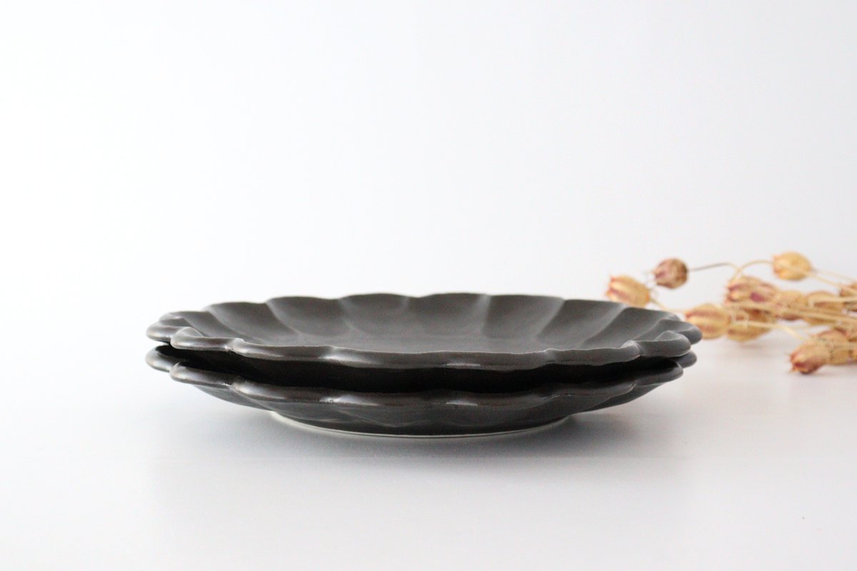 Chrysanthemum Shape Plate Black 24cm/9.4in | Mino Ware
