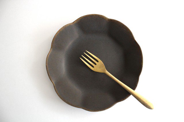 Furutani Seitosho Flowershaped Plate Rust Glaze Medium