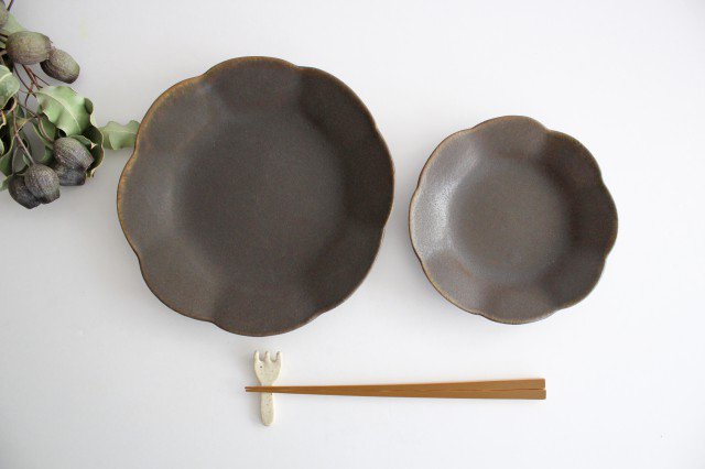 Furutani Seitosho Flowershaped Plate Rust Glaze Medium