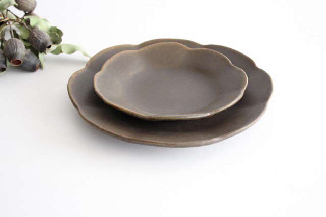 Furutani Seitosho Flowershaped Plate Rust Glaze Medium
