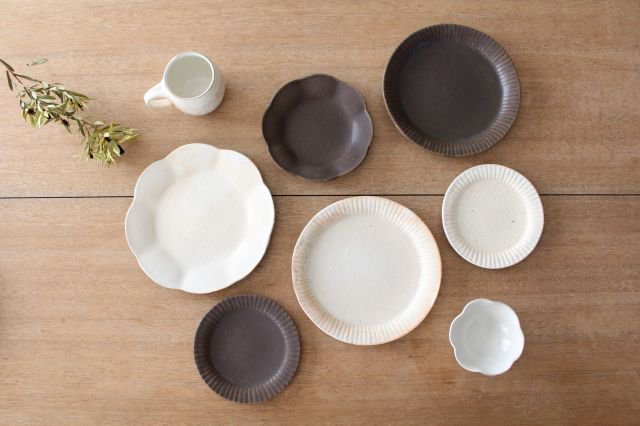 Furutani Seitosho Flowershaped Plate Rust Glaze Medium