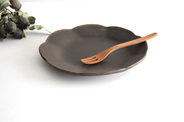 Furutani Seitosho Flowershaped Plate Rust Glaze Medium