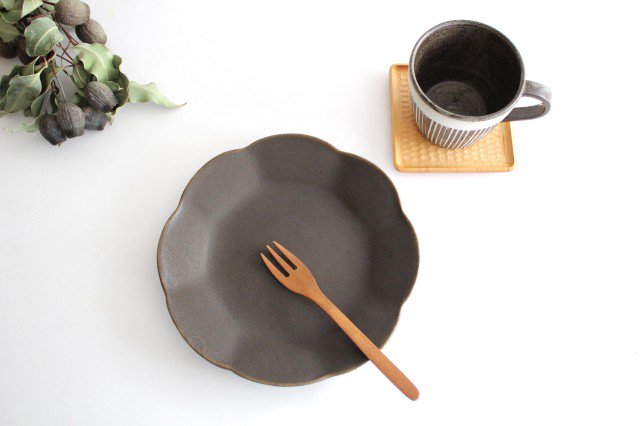Furutani Seitosho Flowershaped Plate Rust Glaze Medium