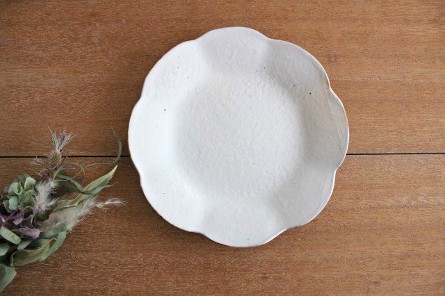 Furutani Seitosho Flowershaped Plate White Medium