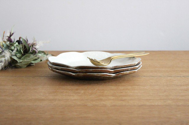 Furutani Seitosho Flowershaped Plate White Medium