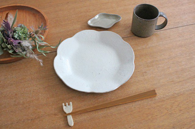 Furutani Seitosho Flowershaped Plate White Medium