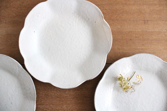 Furutani Seitosho Flowershaped Plate White Medium